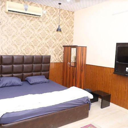 Hotel Aashirvad Faridabad Exteriör bild