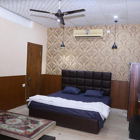 Hotel Aashirvad Faridabad Exteriör bild