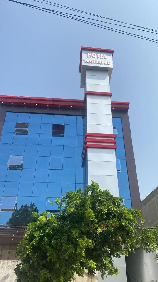 Hotel Aashirvad Faridabad Exteriör bild